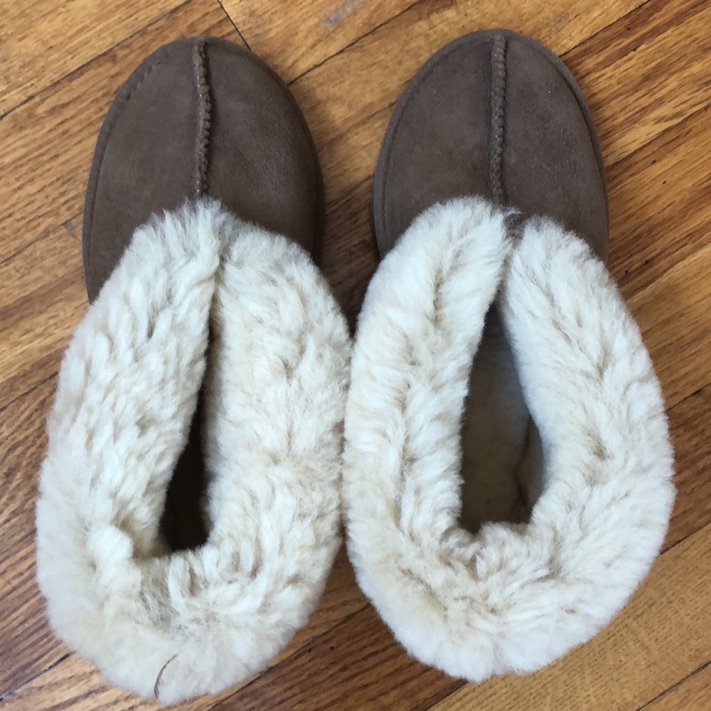 Yellow Earth slippers/boots in tan color, size 8